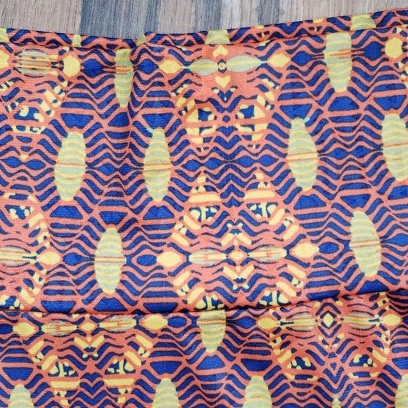 LuLaRoe Azure Skirt in a Repeated Orange/Yellow Pattern on Royal Blue Size 2X - Picture 3 of 7